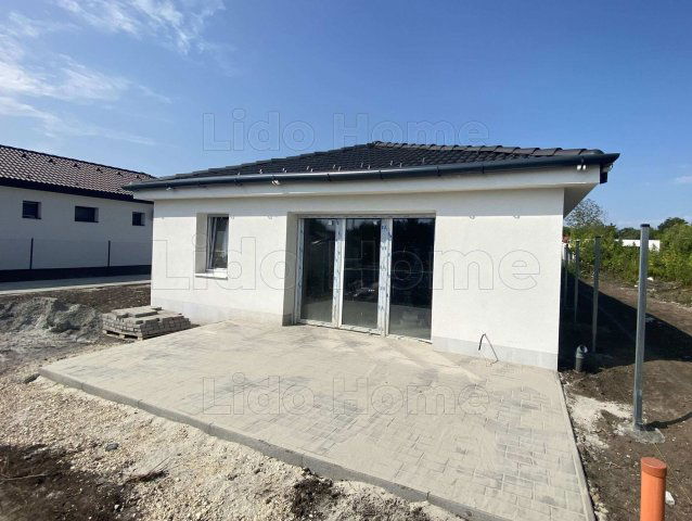 Eladó családi ház, Siófokon 89.9 M Ft, 4 szobás