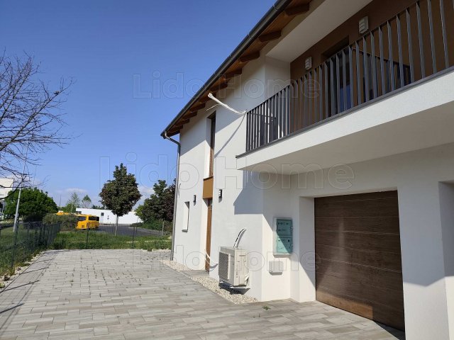 Eladó ikerház, Balatonfüreden 189 M Ft, 5 szobás