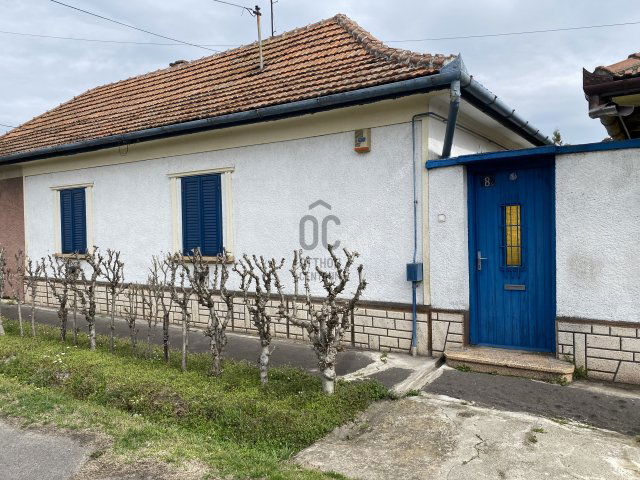 Eladó családi ház, Cegléden 28 M Ft, 2 szobás