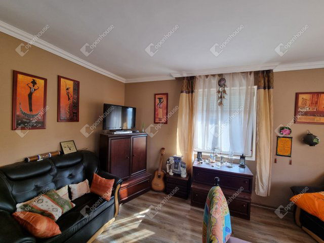 Eladó családi ház, Téten 76 M Ft, 3 szobás