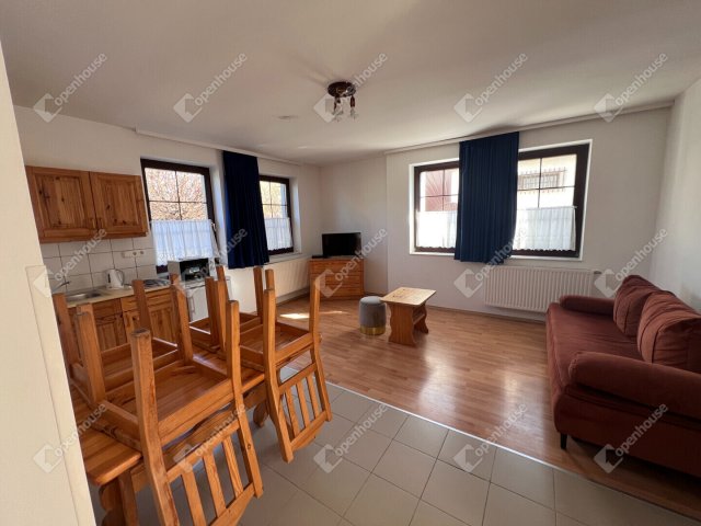 Eladó téglalakás, Hegykőn 199 M Ft, 10 szobás