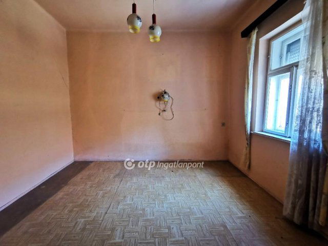Eladó családi ház, Miskolcon 16 M Ft, 2 szobás