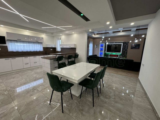 Eladó családi ház, Ságváron 199 M Ft, 6 szobás