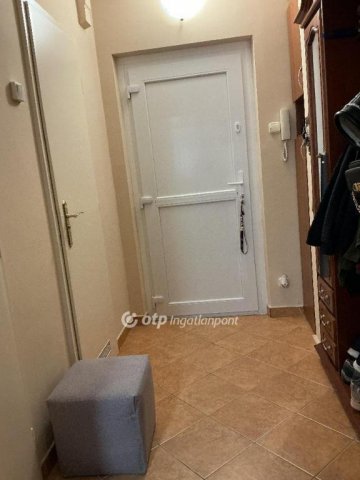 Eladó panellakás, Nyíregyházán 37.8 M Ft, 2 szobás