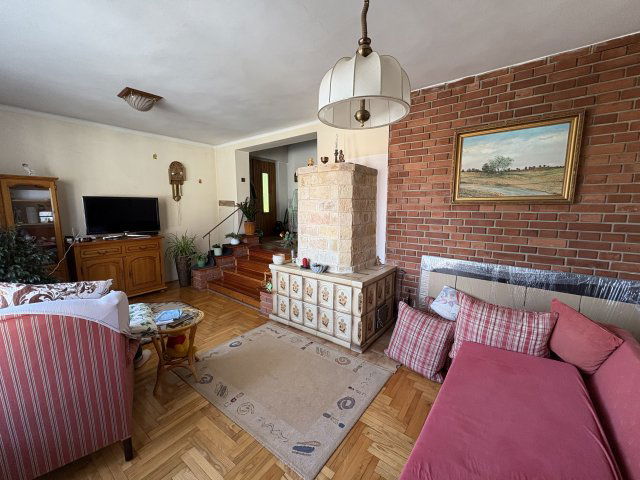 Eladó családi ház, Esztergomban 97.99 M Ft, 4 szobás