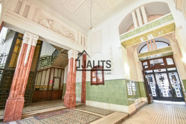 Eladó téglalakás, Budapesten, VI. kerületben, Hajós utcában