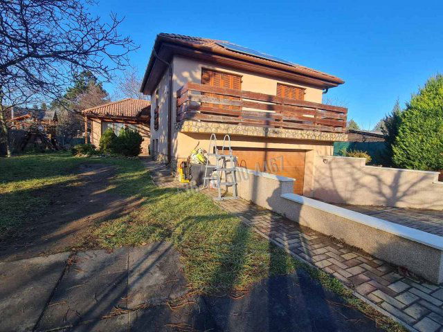 Eladó családi ház, Nagykovácsiban 219.9 M Ft, 4+1 szobás