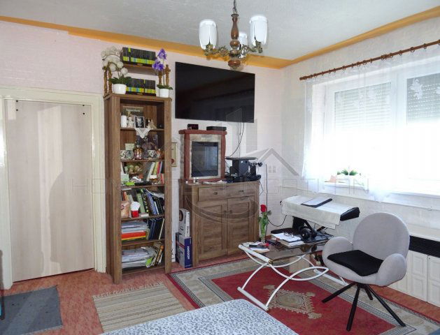 Eladó téglalakás, Pápán 33 M Ft, 2 szobás