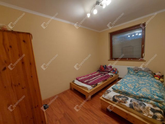 Eladó családi ház, Révfülöpön 160 M Ft, 8 szobás