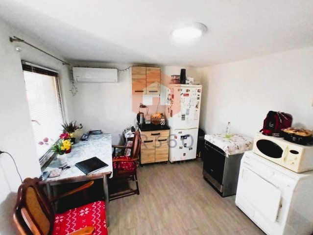 Eladó családi ház, Pécsett, Mohácsi úton 25 M Ft, 1 szobás