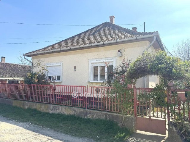 Eladó családi ház, Tiszafüreden 33.5 M Ft, 3 szobás