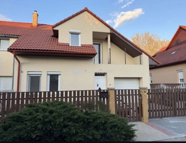 Eladó családi ház, Veresegyházon 120.99 M Ft, 5 szobás