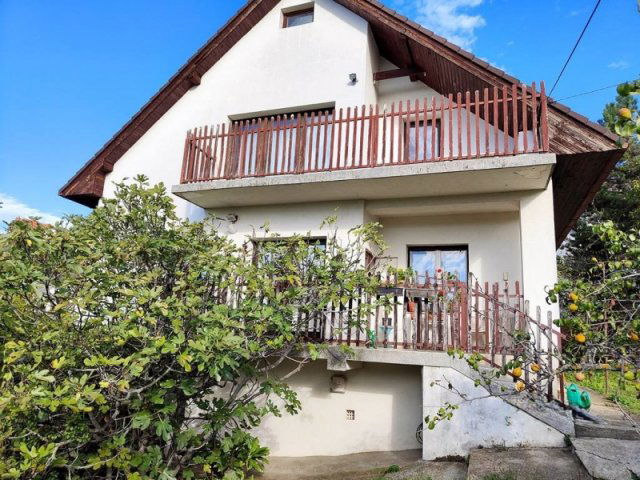 Eladó családi ház, Pécsett 129.99 M Ft, 6+2 szobás