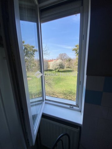 Eladó téglalakás, Komlón, Nagy László utcában 22.9 M Ft