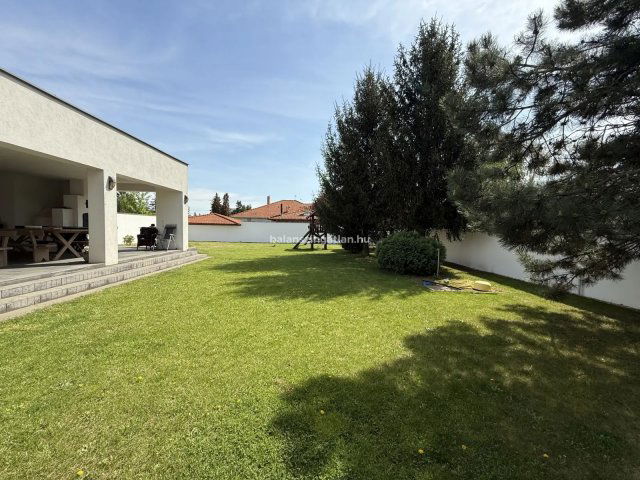 Eladó családi ház, Nyíregyházán 190 M Ft, 5 szobás