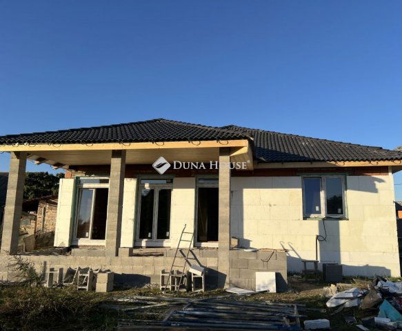 Eladó ikerház, Pilisen 68 M Ft, 4 szobás / költözzbe.hu