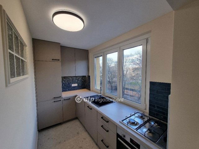 Eladó panellakás, Budapesten, III. kerületben 93 M Ft, 3 szobás