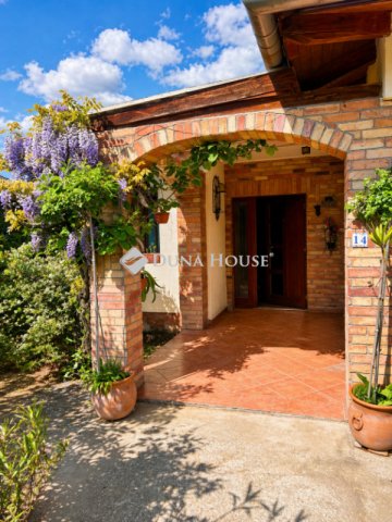 Eladó családi ház, Dunakeszin 196 M Ft, 4 szobás