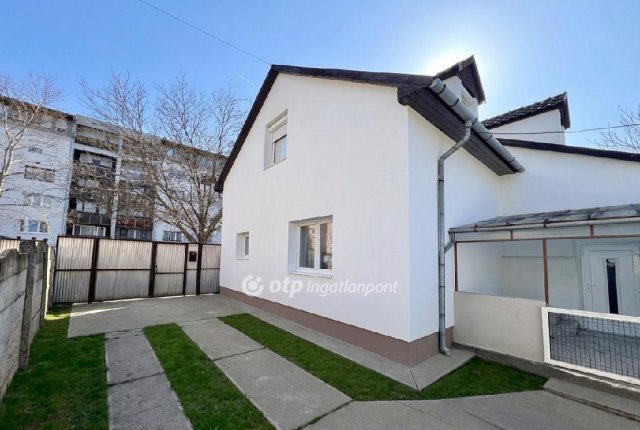 Eladó családi ház, Nyíregyházán 79 M Ft, 8 szobás