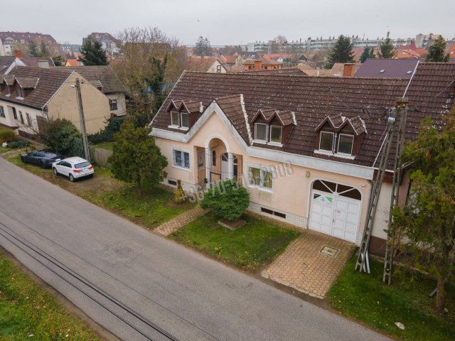 Eladó családi ház, Balassagyarmaton 120 M Ft, 5 szobás