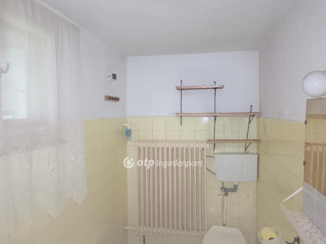 Eladó családi ház, Kengyelen 15.2 M Ft, 2 szobás