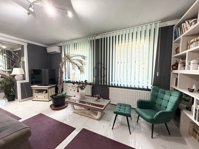 Eladó családi ház, Üllőn 165.9 M Ft, 6 szobás