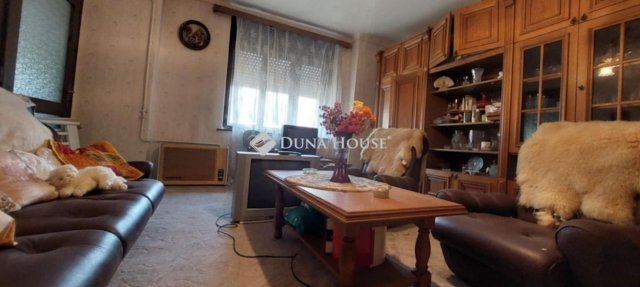 Eladó családi ház, Pécelen 65 M Ft, 4 szobás