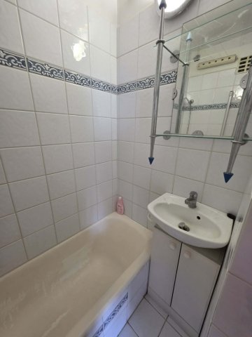 Eladó családi ház, Pécsett 24.99 M Ft, 2 szobás