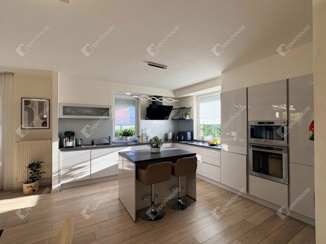 Eladó családi ház, Abdaon 209 M Ft, 7 szobás