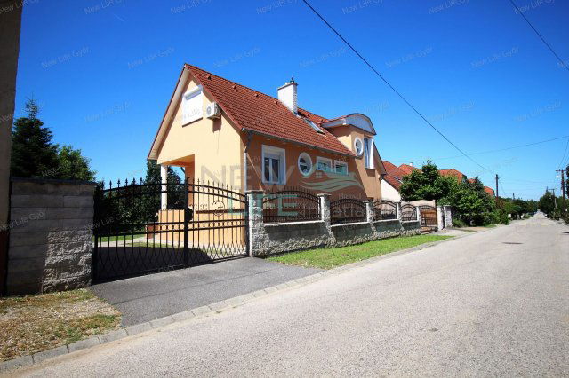 Eladó családi ház, Győrött 154.5 M Ft, 5 szobás