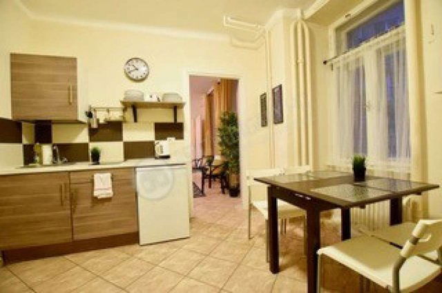 Kiadó téglalakás, albérlet, VI. kerületben, Révay közben