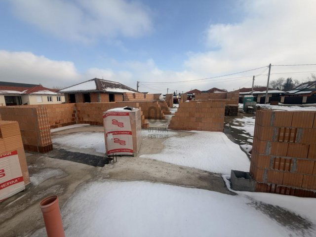 Eladó ikerház, Ráckevén 99 M Ft, 4 szobás