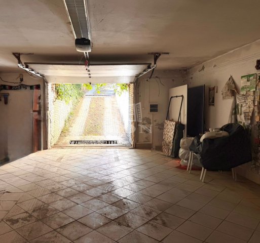 Eladó családi ház, Solymáron 165 M Ft, 3+3 szobás