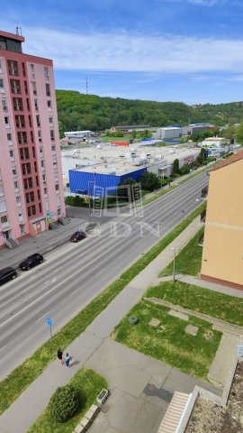 Eladó panellakás, Komlón 19.9 M Ft, 2 szobás