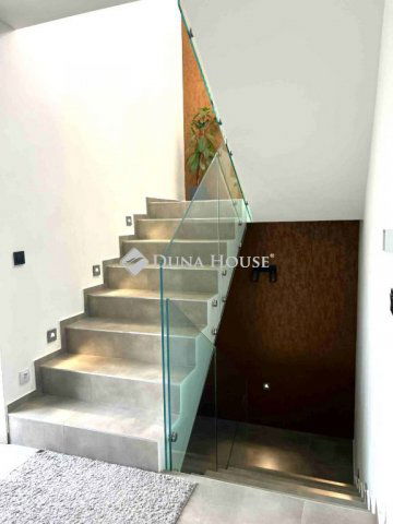 Eladó családi ház, Pécsett, Fekete utcában 229 M Ft, 4 szobás