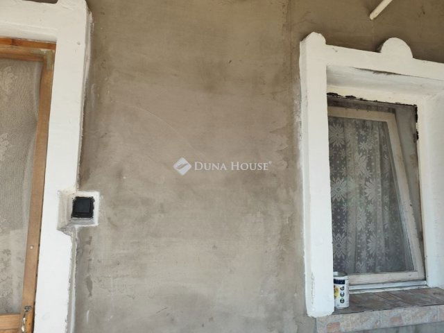 Eladó családi ház, Dunaharasztin 23.9 M Ft, 2 szobás
