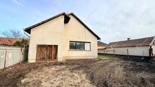 Eladó családi ház, Monoron 76.9 M Ft, 3 szobás