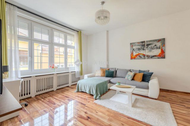 Eladó téglalakás, Budapesten, V. kerületben, Falk Miksa utcában