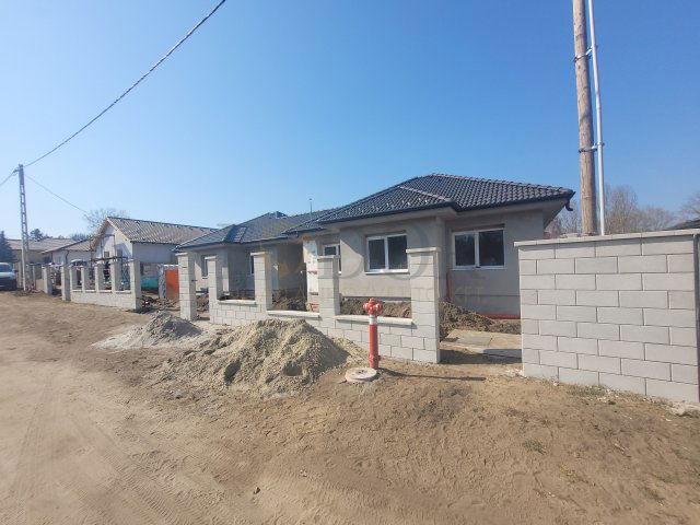 Eladó ikerház, Erdőkertesen 109.5 M Ft, 5 szobás