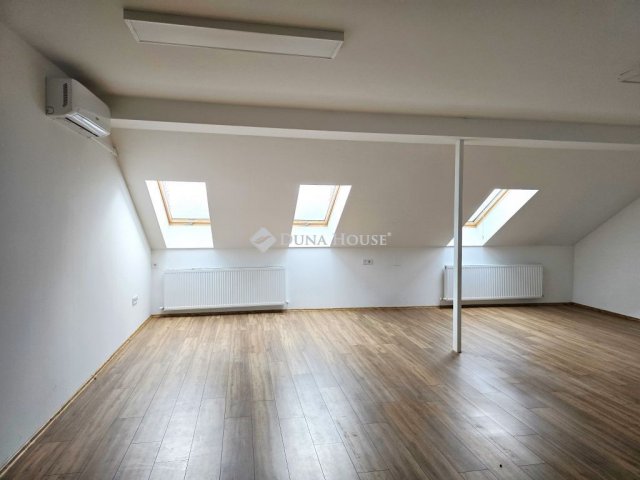 Eladó iroda, Pécsett 269 M Ft / költözzbe.hu
