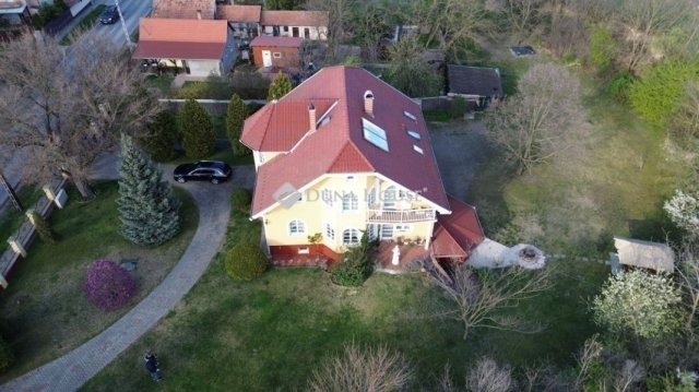 Eladó családi ház, Gyömrőn 219 M Ft, 10 szobás