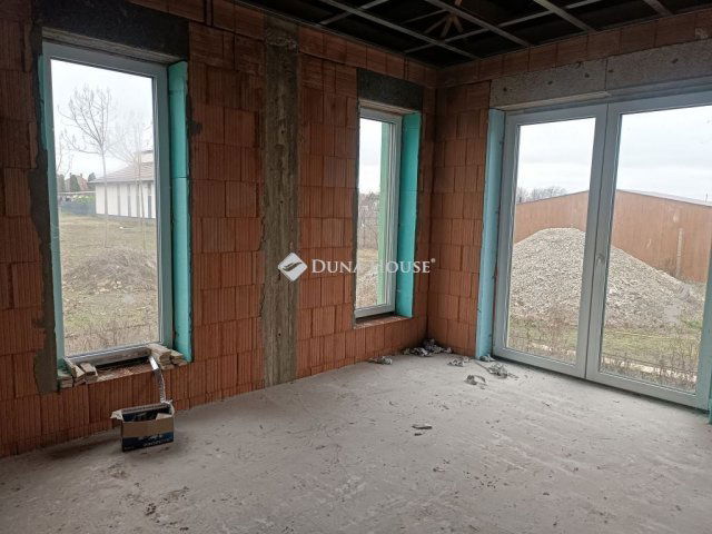 Eladó családi ház, Röszkén 88.99 M Ft, 4 szobás