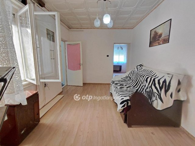 Eladó családi ház, Hatvanban 42 M Ft, 3 szobás