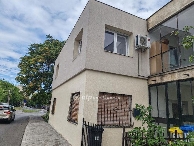 Eladó téglalakás, Veszprémben 79.5 M Ft, 3 szobás