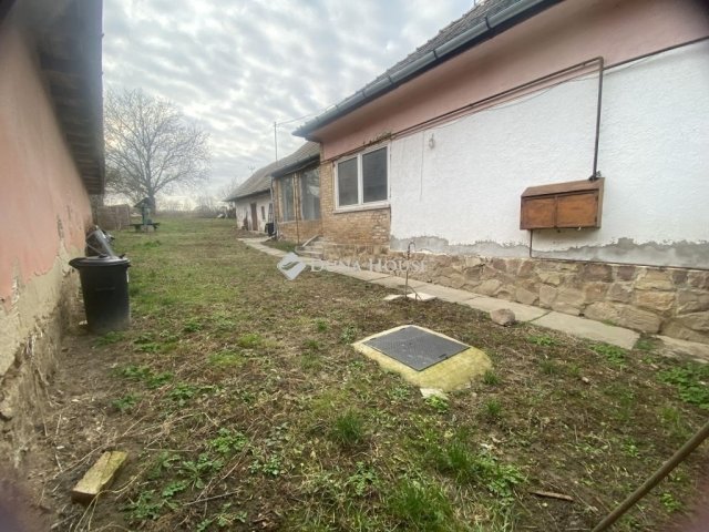 Eladó családi ház, Vácszentlászlón 45 M Ft, 4 szobás