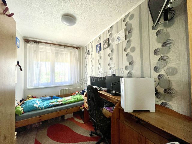 Eladó panellakás, Oroszlányban 27.5 M Ft, 1+2 szobás