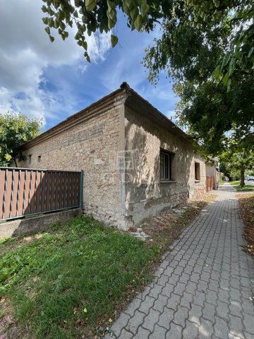 Eladó családi ház, Komáromban 24.9 M Ft, 3 szobás