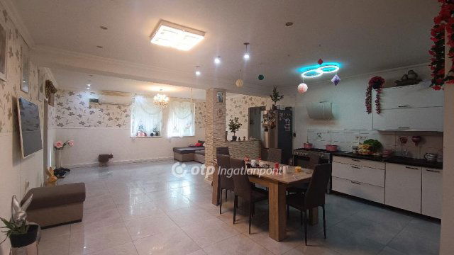 Eladó családi ház, Balatonlelleén 85 M Ft, 6 szobás