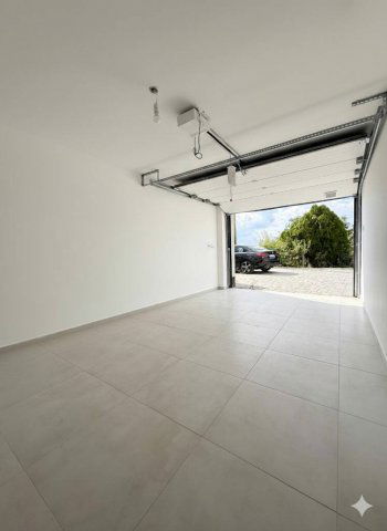 Eladó téglalakás, Pécsett 149.9 M Ft, 5 szobás