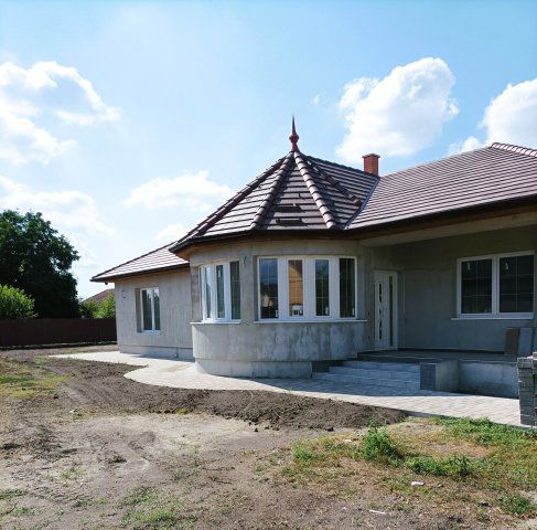 Eladó családi ház, Tiszakécskén 100 M Ft, 4 szobás